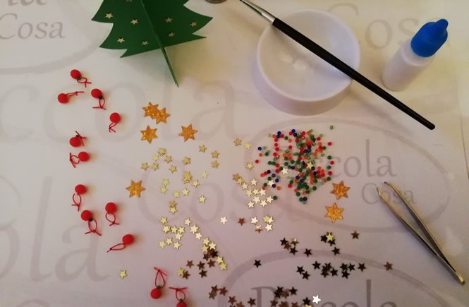 We will glue the little stars to the tree with white glue